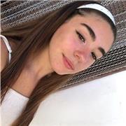 Chica con título de bachillerato. Y acostumbrada a dar clases para niños